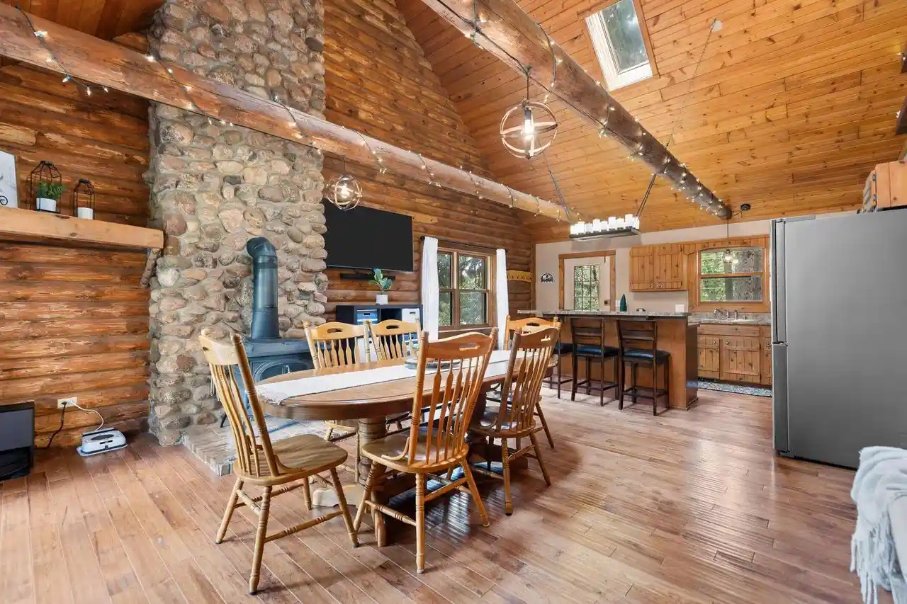 Photo 3 of Single family home for sale at 1712 E Edgewood Dr Dr, Appleton, WI 54913 | MLS# 50331295 | Listing updated on 2026-09-14
