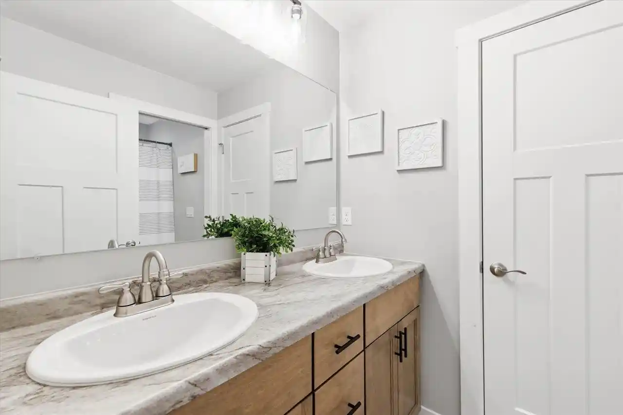 Photo 4 of Single family home for sale at 2601 St Thomas Lane Lane, Neenah, WI 54956 | MLS# 50331298 | Listing updated on 2026-09-14
