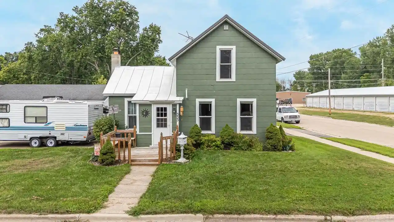 1st image of 333 Lyon Street Street, New London, WI 54961 | MLS# 50331299