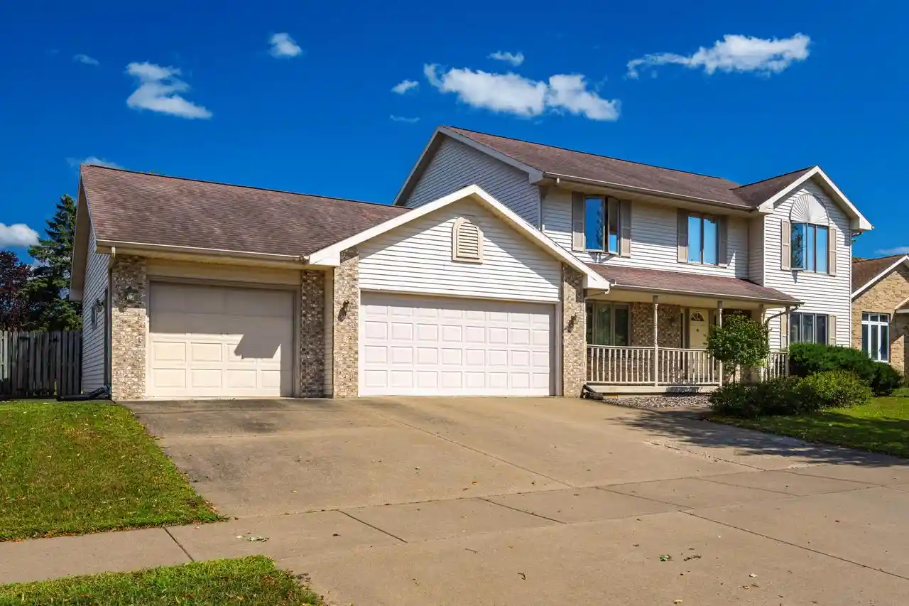 1st image of 524 10th Avenue N Avenue N, Onalaska, WI 54650 | MLS# 1977015
