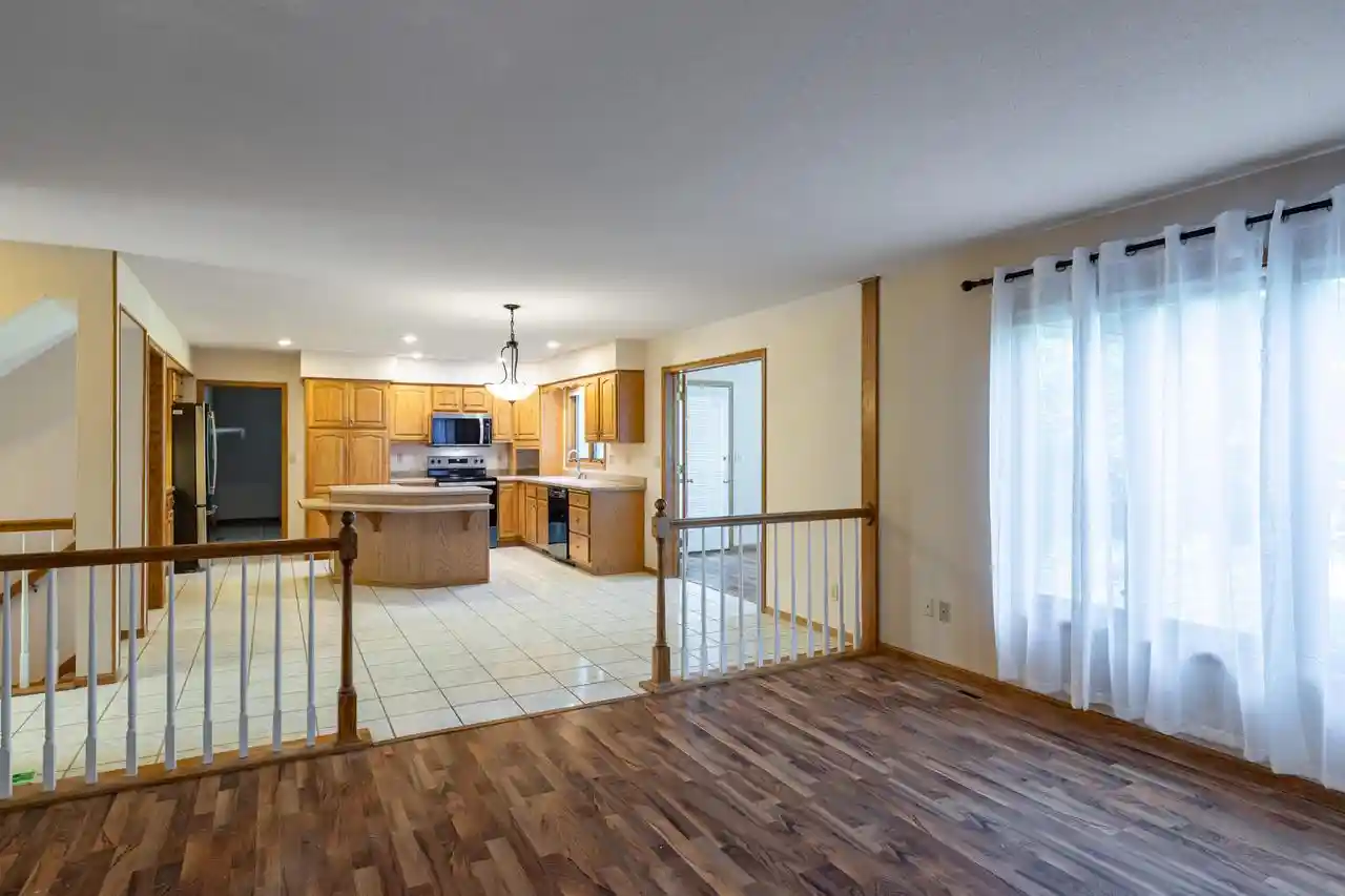 2nd image of 524 10th Avenue N Avenue N, Onalaska, WI 54650 | MLS# 1977015