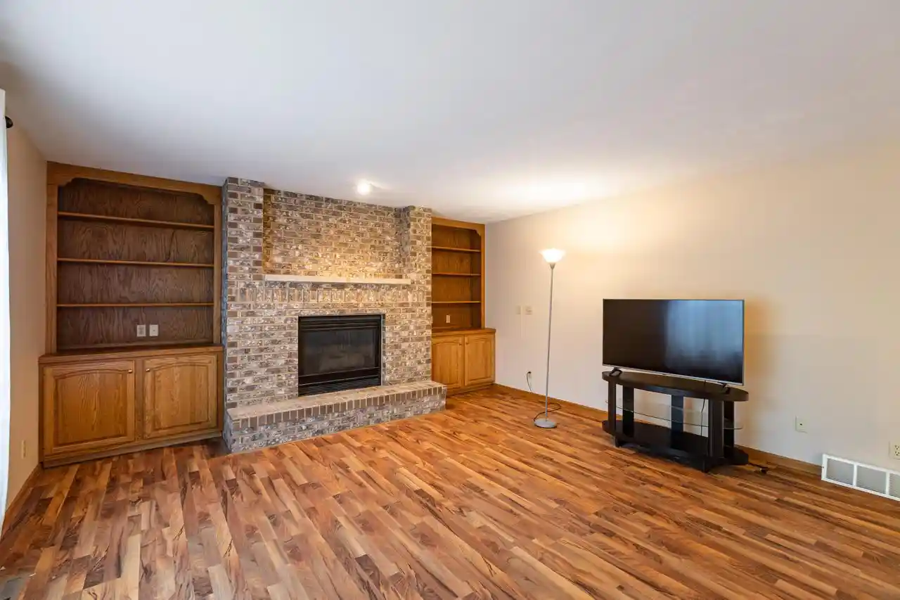 3rd image of 524 10Th Avenue N Avenue N, Onalaska, WI 54650 | MLS# 1977015