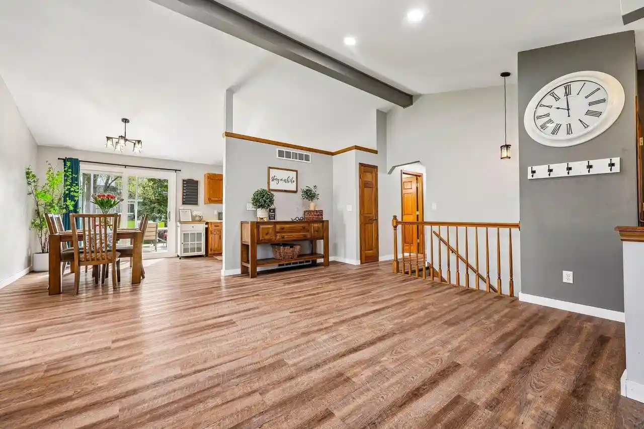 4th image of W163N10528 Ridgeview Lane Lane, Germantown, WI 53022 | MLS# 1977018