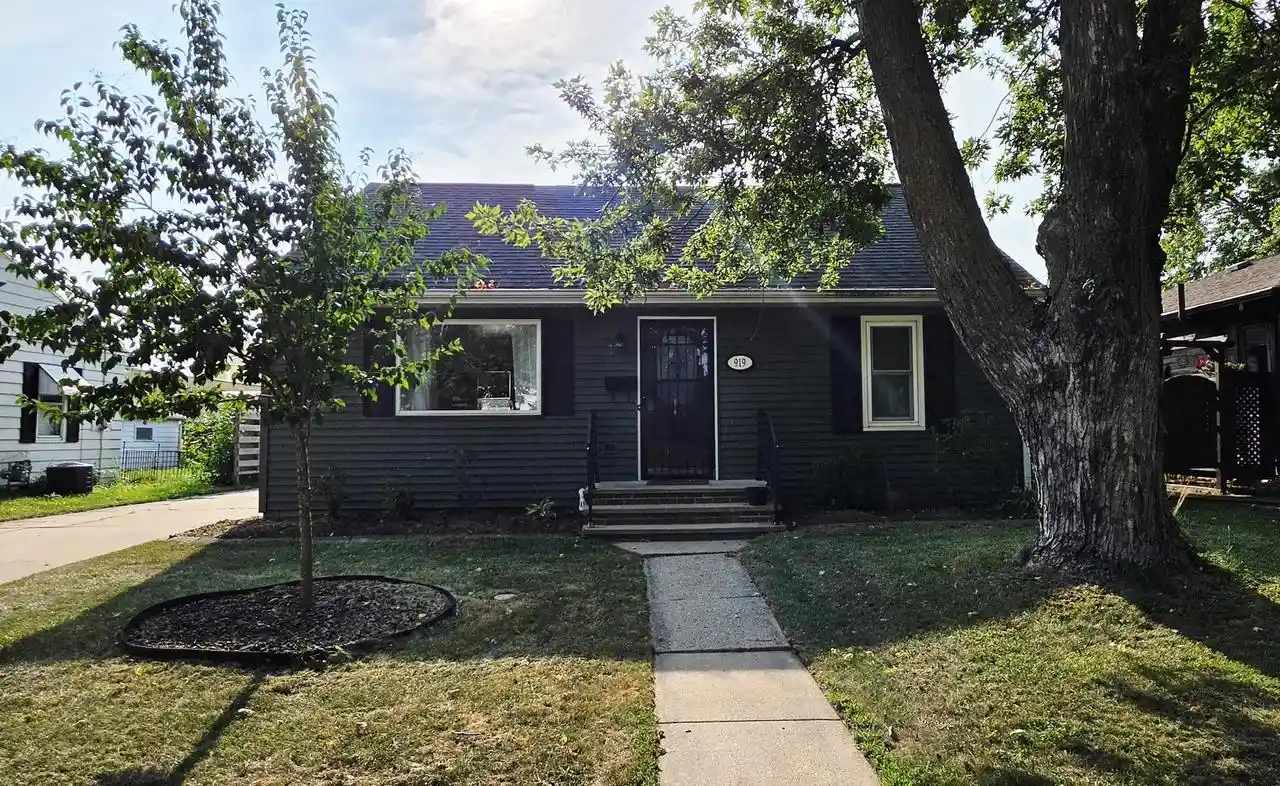 Photo 1 of Single family home for sale at 919 N Sharon Street Street, Appleton, WI 54914 | MLS# 50331317 | Listing updated on 2026-09-14