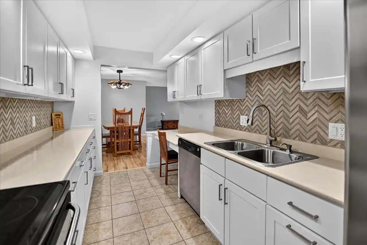 Listing Photo 4 - Condo for sale in building located at 75 Golf Pkwy Pkwy, Madison, WI 53704 - Unit #A