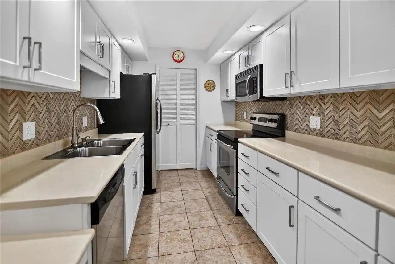 Listing Photo 5 - Condo for sale in building located at 75 Golf Pkwy Pkwy, Madison, WI 53704 - Unit #A