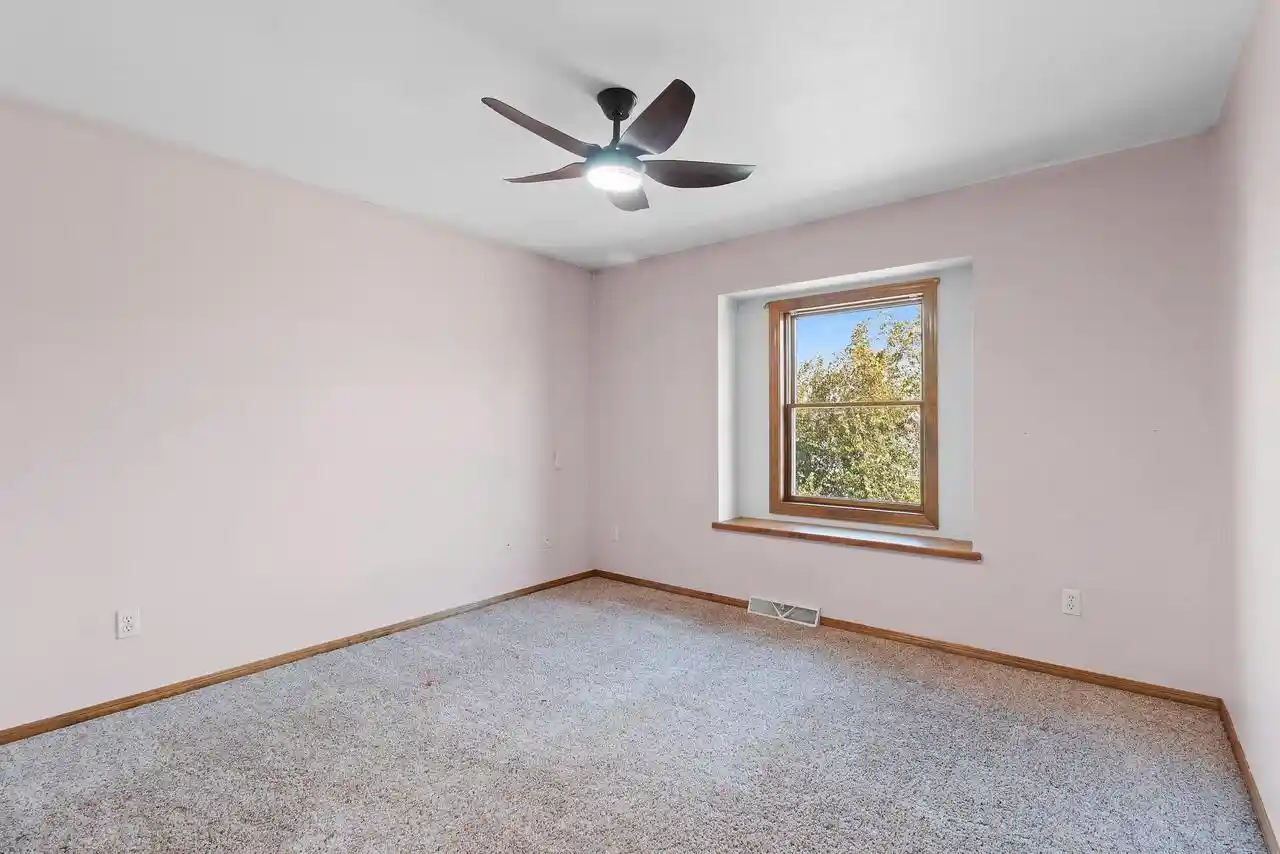 Photo 4 of Single family home for sale at 2820 Blue Spruce Dr Dr, Green Bay, WI 54311 | MLS# 50331306 | Listing updated on 2026-09-13