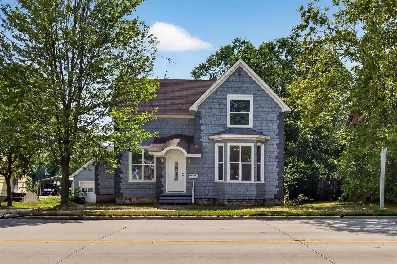 Photo 1 of Single family home for sale at 816 Marinette Avenue Avenue, Marinette, WI 54143 | MLS# 50331321 | Listing updated on 2026-08-28