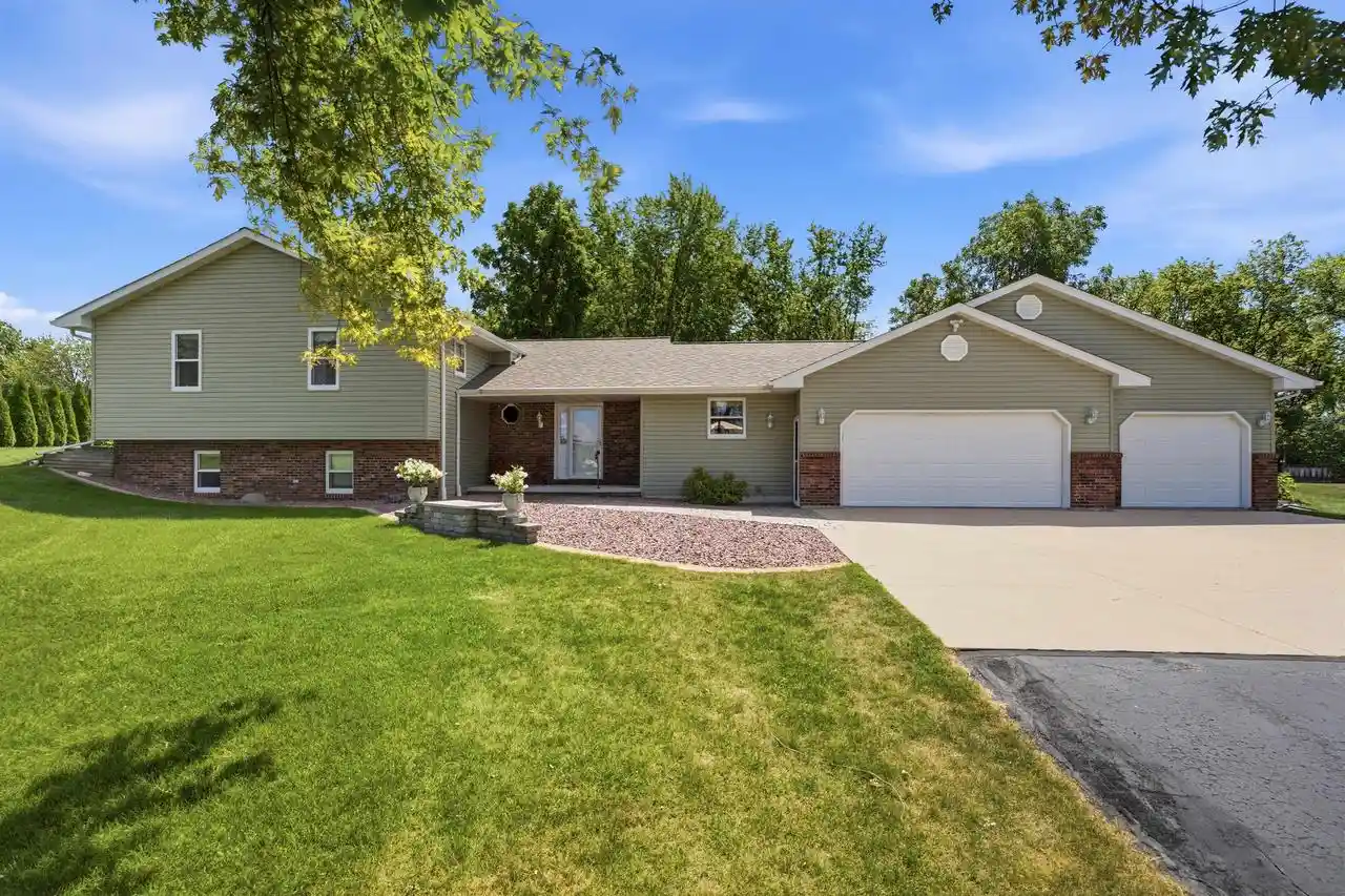 Photo 1 of Single family home for sale at W6817 Appletree Court Court, Greenville, WI 54942 | MLS# 50331324 | Listing updated on 2026-08-27