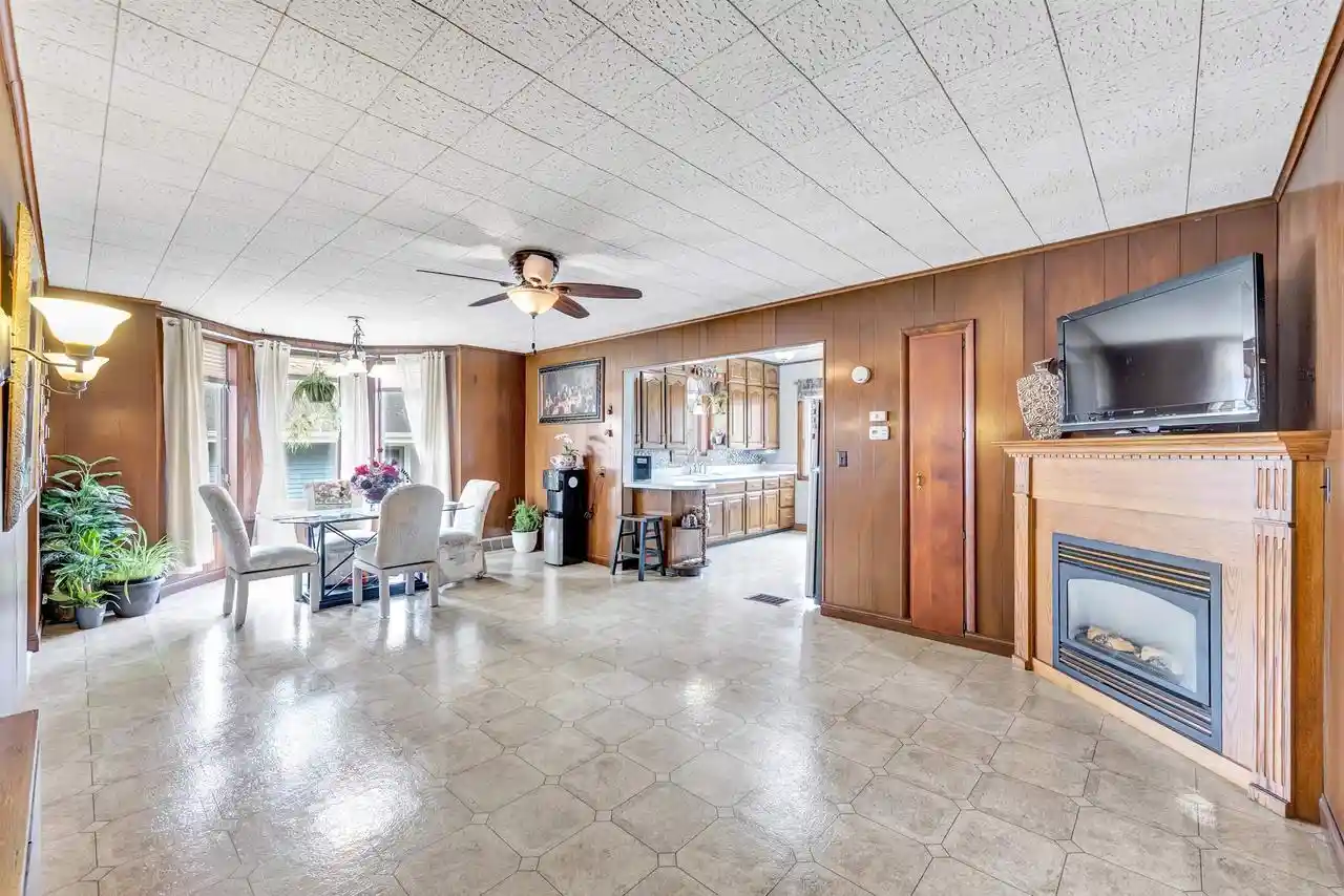 Photo 3 of Single family home for sale at 405 Superior Avenue Avenue, Oconto, WI 54153 | MLS# 50331334 | Listing updated on 2026-08-23