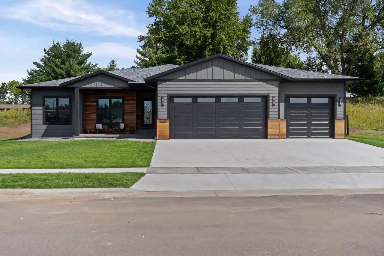 1st image of 1313 Leo Dr Dr, Holmen, WI 54636 | MLS# 1977035