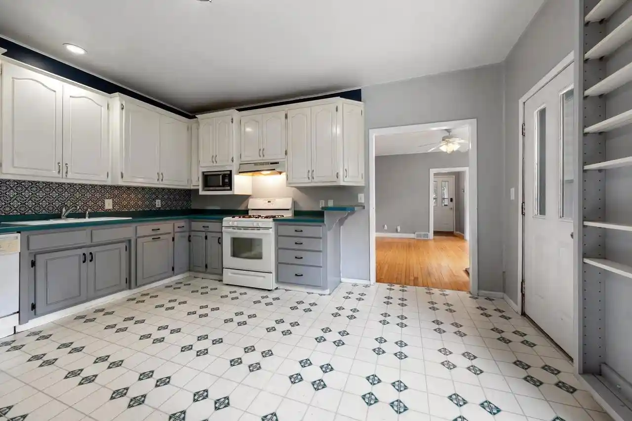 Photo 3 of Single family home for sale at 1240 S Jackson Street Street, Green Bay, WI 54301 | MLS# 50331336 | Listing updated on 2026-09-21