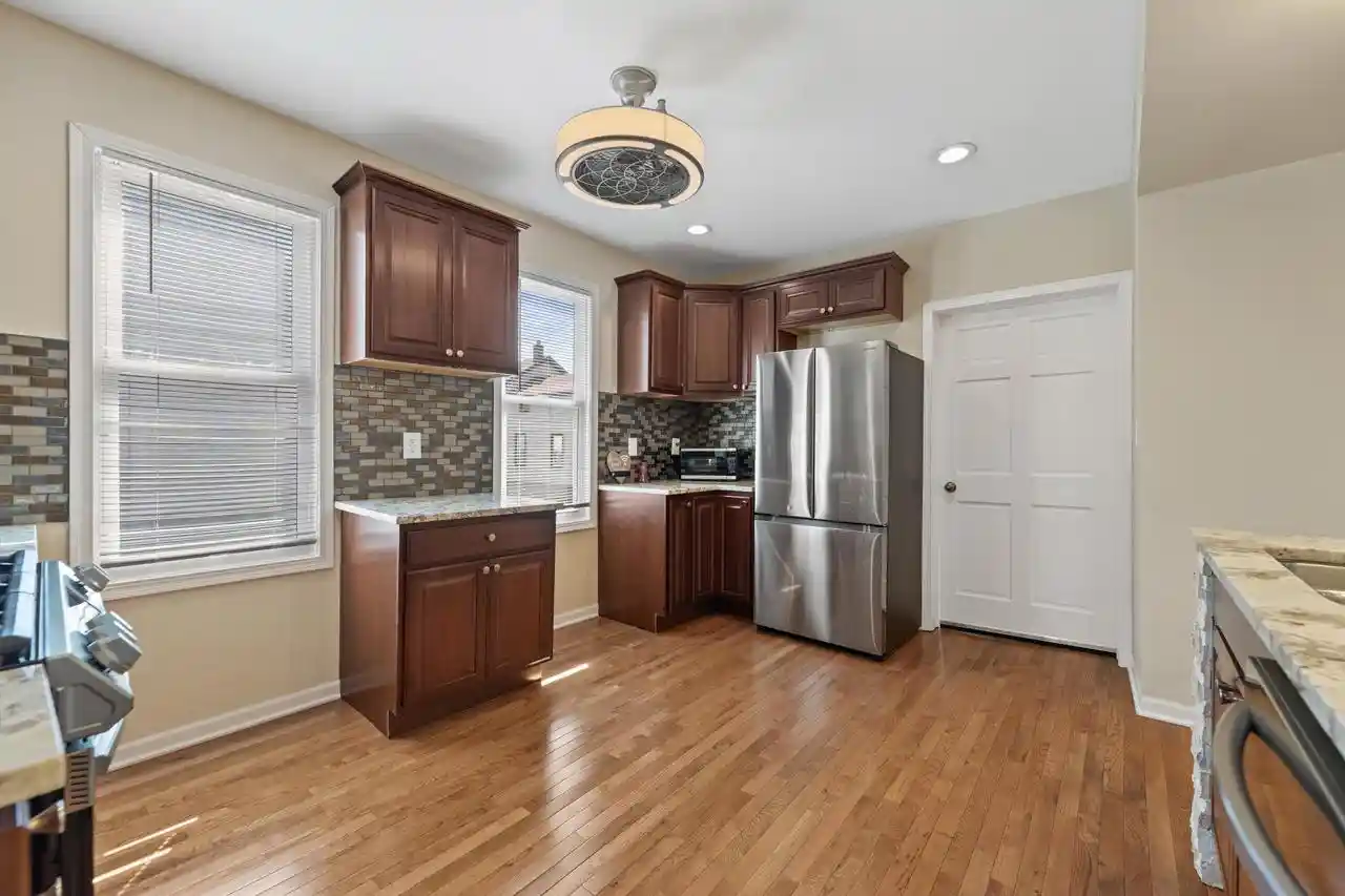 Photo 2 of Single family home for sale at 915 E Homer St, Milwaukee, WI 53207 | MLS# 1977041 | Listing updated on 2026-09-16
