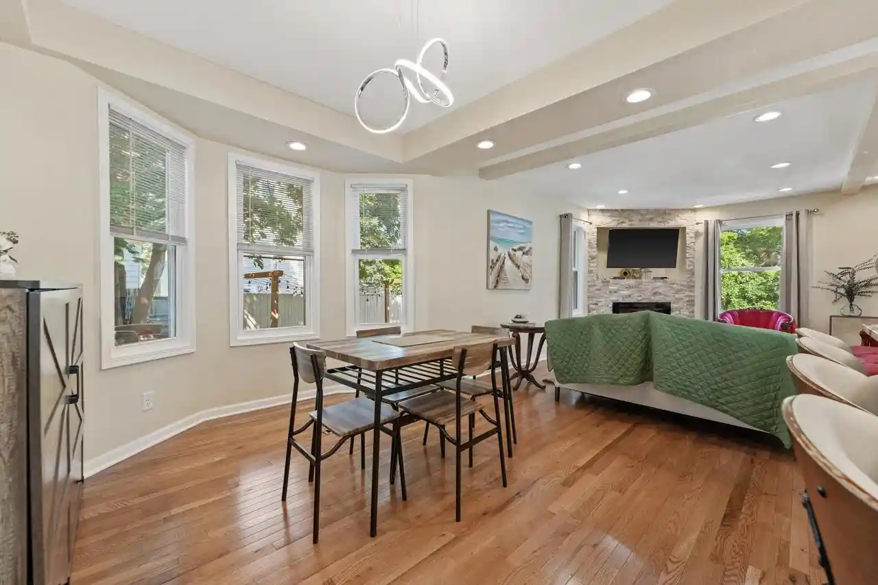 Photo 4 of Single family home for sale at 915 E Homer St, Milwaukee, WI 53207 | MLS# 1977041 | Listing updated on 2026-09-16