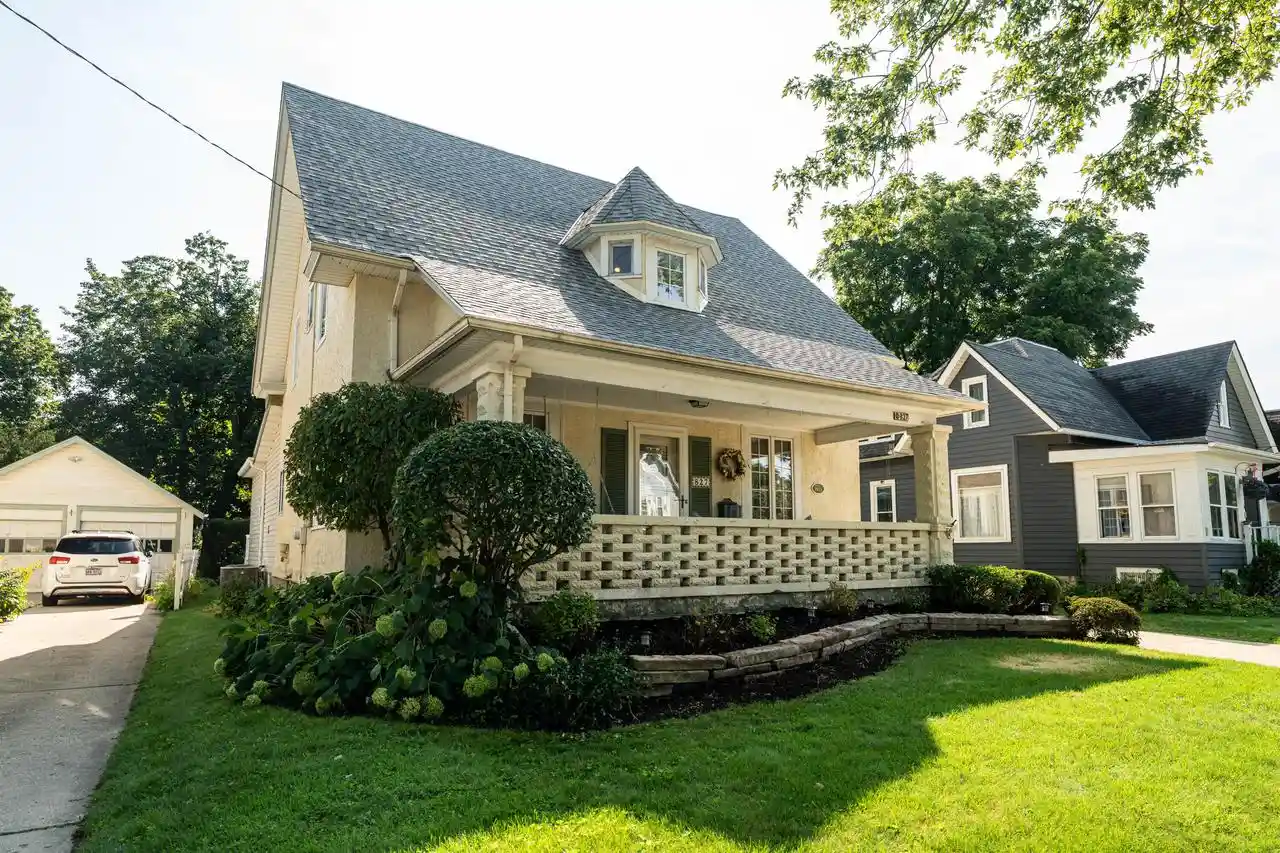 Photo 1 of Single family home for sale at 827 Oakland Avenue Avenue, Waukesha, WI 53186 | MLS# 1977039 | Listing updated on 2026-08-24