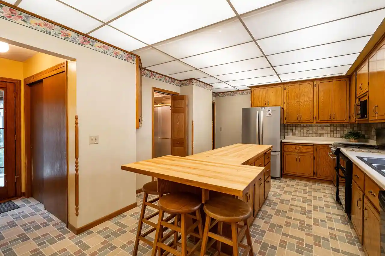 Photo 3 of Single family home for sale at 827 Oakland Avenue Avenue, Waukesha, WI 53186 | MLS# 1977039 | Listing updated on 2026-08-24