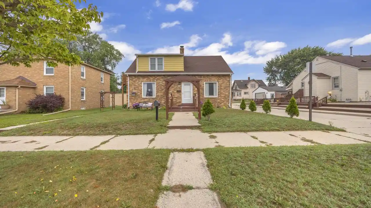 1st image of 2836 S 10th Street Street, Sheboygan, WI 53081 | MLS# 1977042