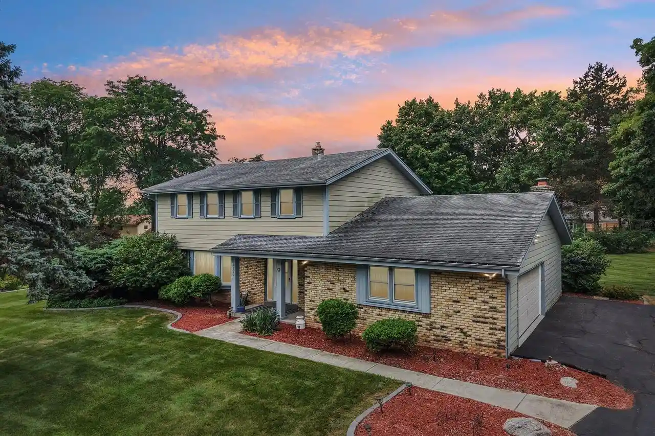 1st image of 4185 Beaufort Dr Dr, Brookfield, WI 53045 | MLS# 1977046