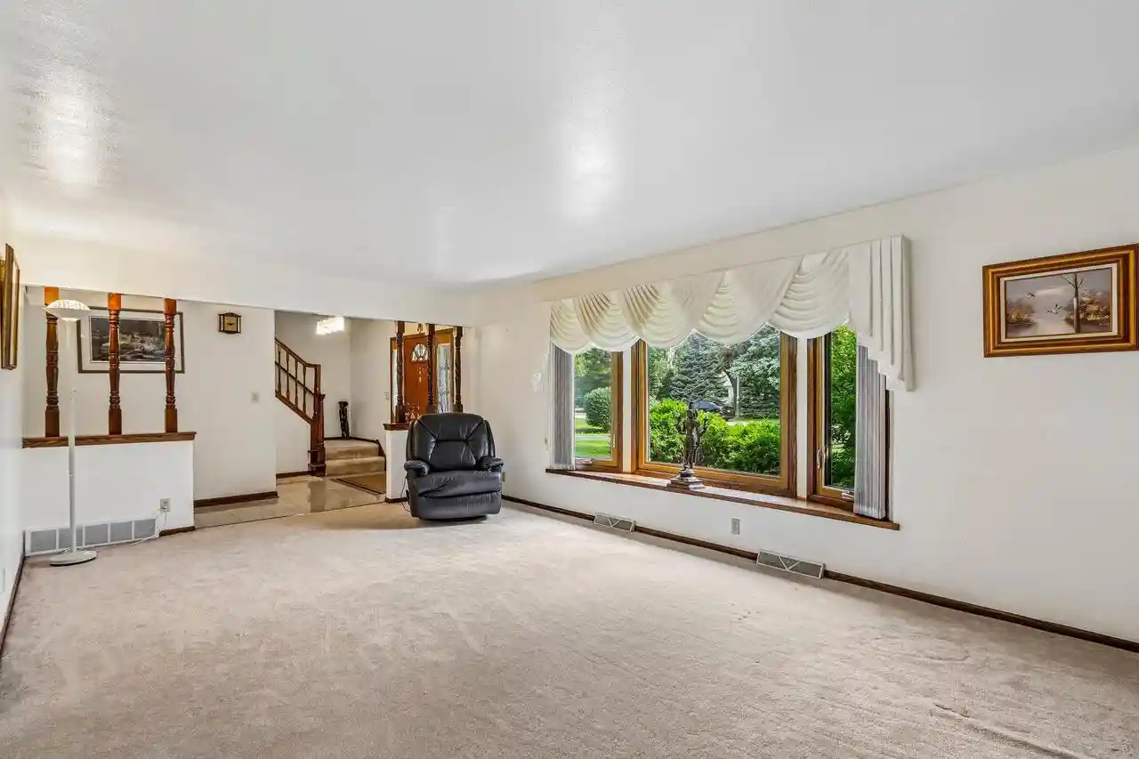 2nd image of 4185 Beaufort Dr Dr, Brookfield, WI 53045 | MLS# 1977046