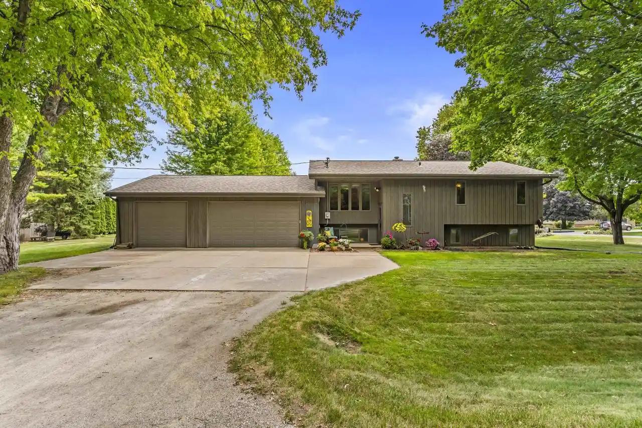 Photo 1 of Single family home for sale at 1261 Gavin Road Road, Neenah, WI 54956 | MLS# 50331320 | Listing updated on 2026-08-30