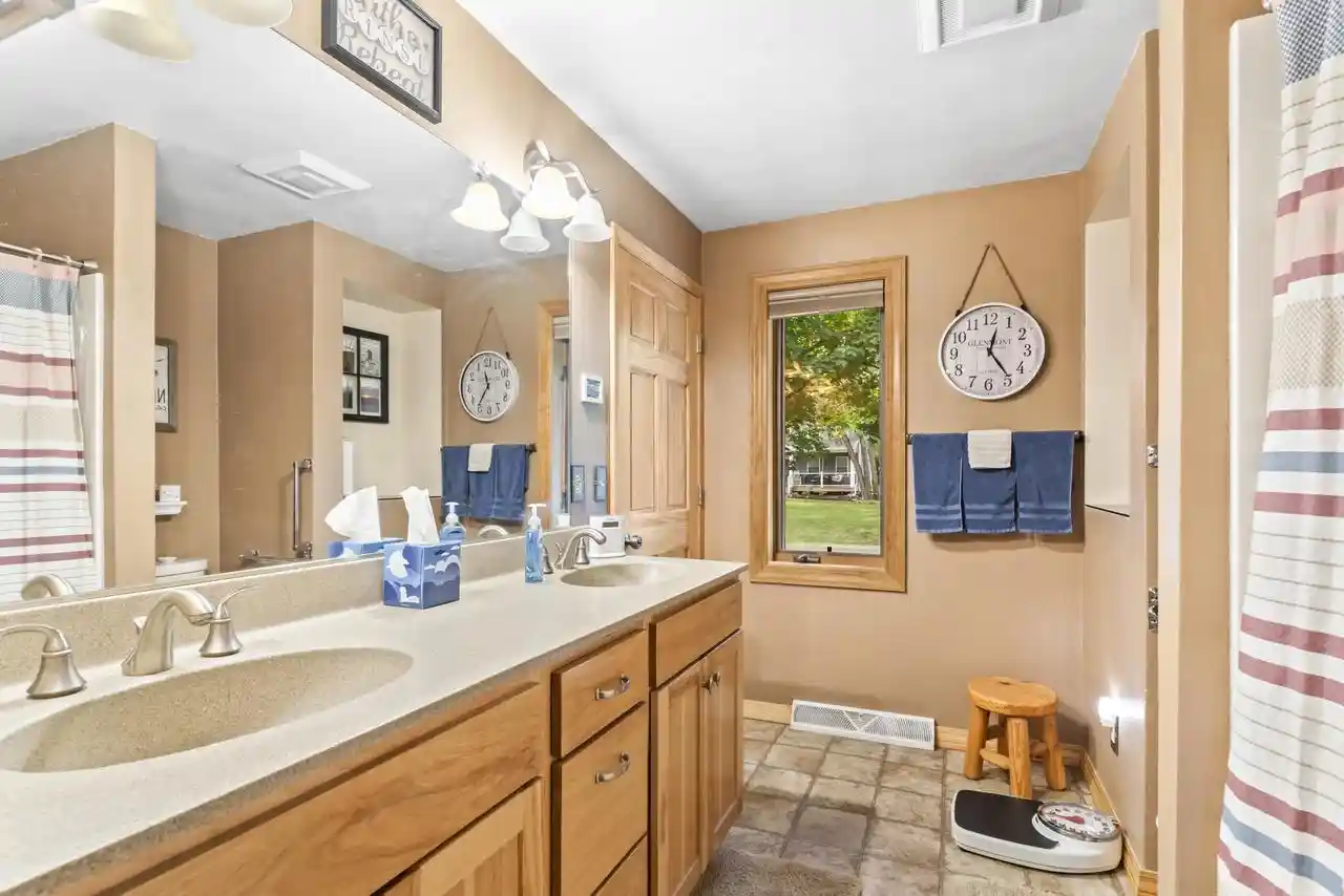 Photo 4 of Single family home for sale at 1261 Gavin Road Road, Neenah, WI 54956 | MLS# 50331320 | Listing updated on 2026-08-30