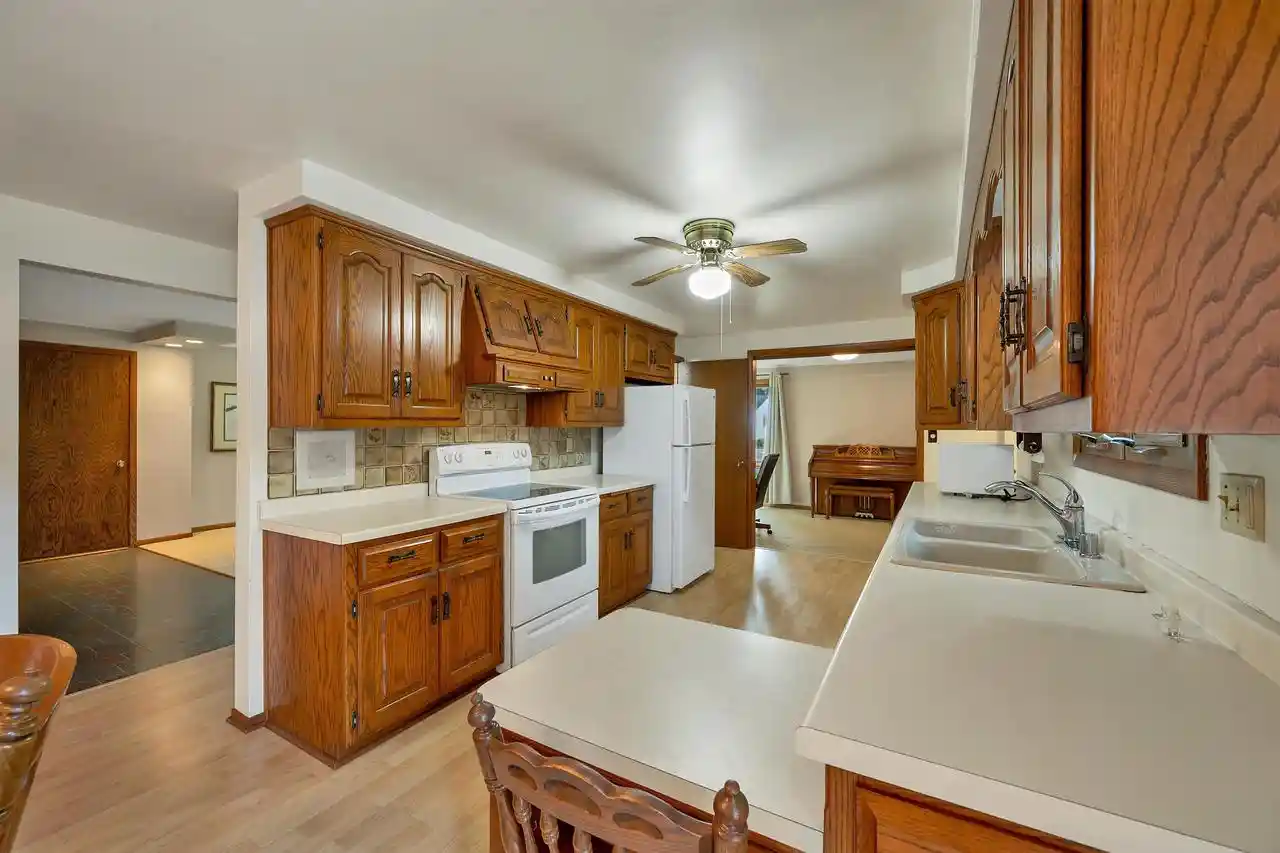 2nd image of 141 Custer Court Court, Green Bay, WI 54301 | MLS# 50331347