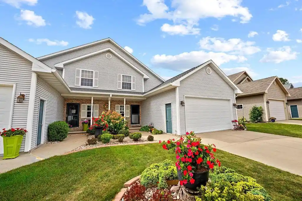 2nd image of 711 W Packer Avenue Avenue, Oshkosh, WI 54901 | MLS# 50331355