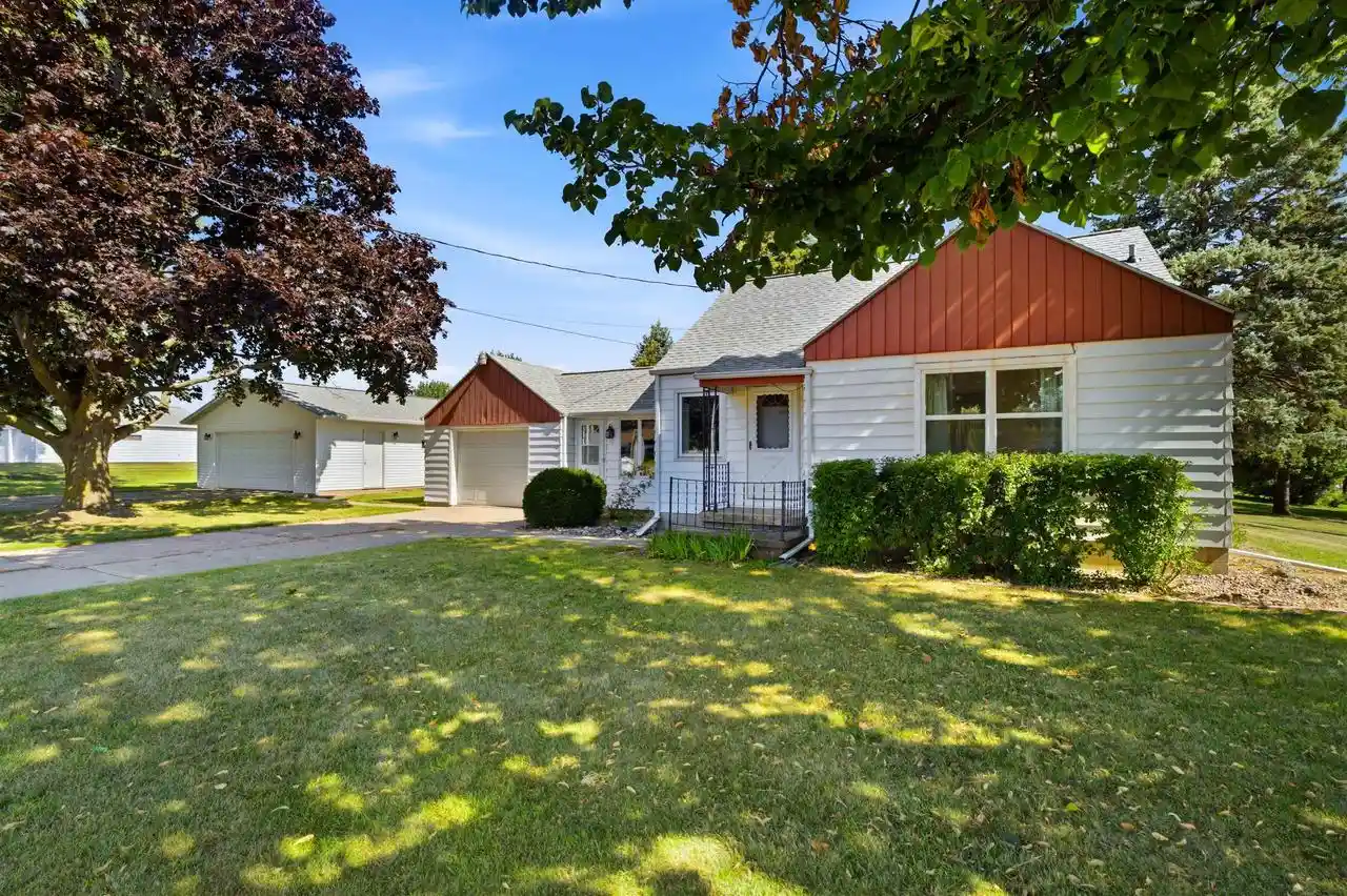 Single family home for sale at W6444 Greenville Dr Dr, Greenville, WI 54942 | MLS# 50331357