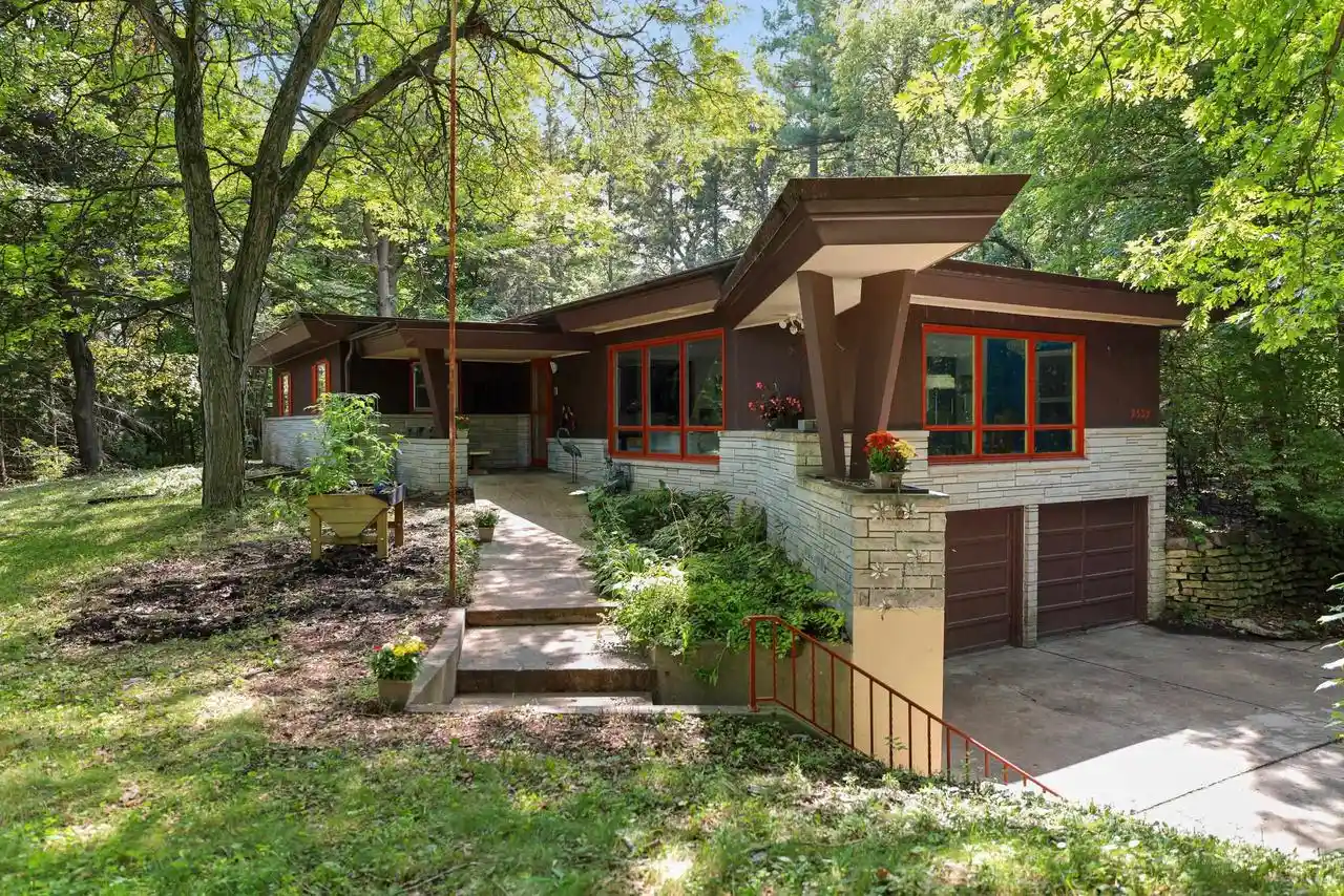 Photo 1 of Single family home for sale at 2532 Sheridan Dr Dr, Green Bay, WI 54302 | MLS# 50331351 | Listing updated on 2026-08-30