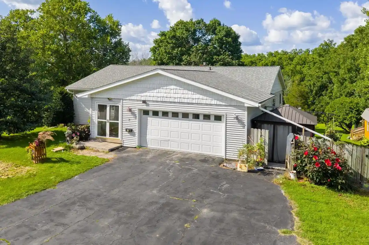 1st image of 7 Parkwood Dr Dr, Lancaster, WI 53813 | MLS# 2030950