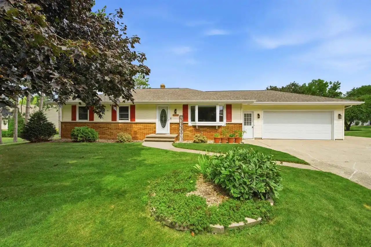 Photo 1 of Single family home for sale at 3090 W 1st Avenue Avenue, Appleton, WI 54914 | MLS# 50331326 | Listing updated on 2026-08-24