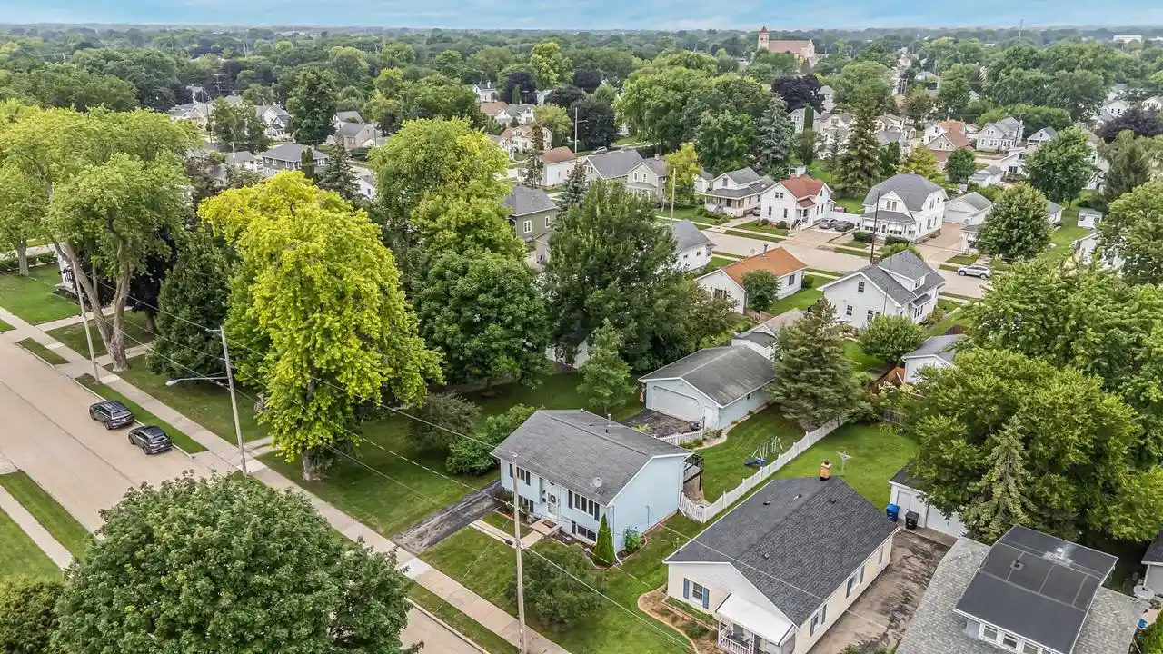 Photo 3 of Single family home for sale at 830 Osborn Avenue Avenue, Oshkosh, WI 54902 | MLS# 50331344 | Listing updated on 2026-08-24