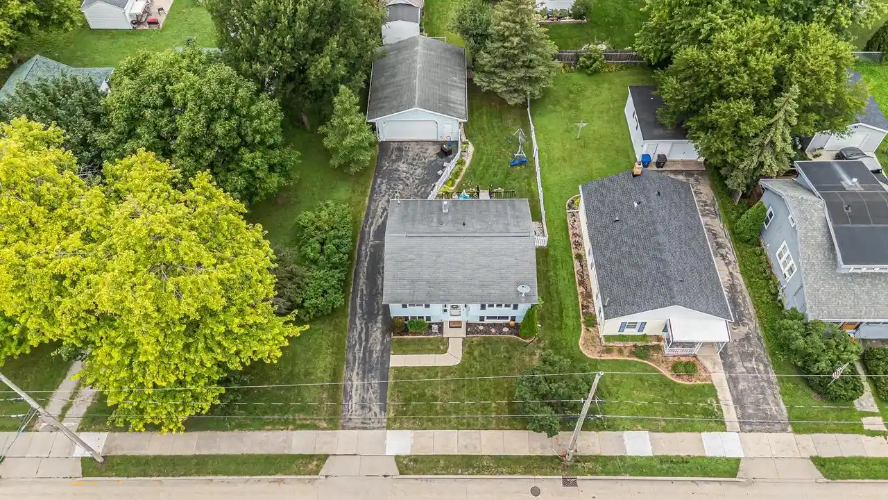 Photo 3 of Single family home for sale at 830 Osborn Avenue Avenue, Oshkosh, WI 54902 | MLS# 50331344 | Listing updated on 2026-08-24