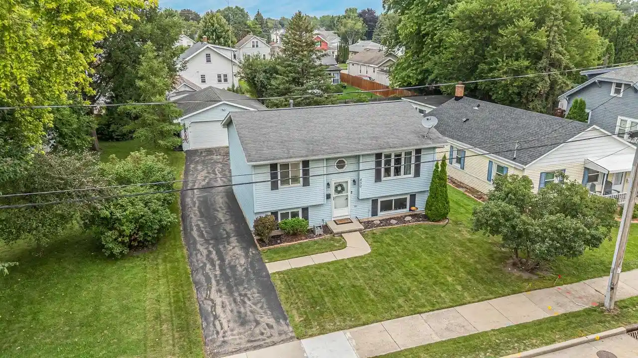 Photo 4 of Single family home for sale at 830 Osborn Avenue Avenue, Oshkosh, WI 54902 | MLS# 50331344 | Listing updated on 2026-08-24