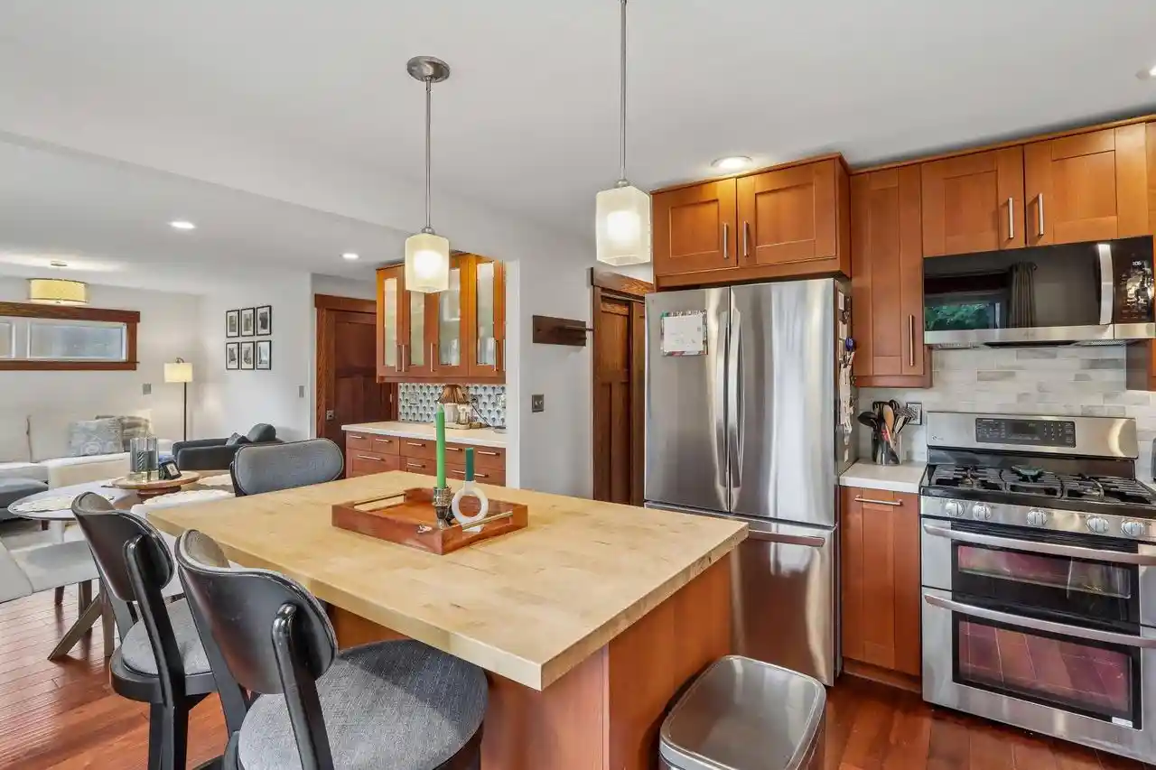 2nd image of 9916 W Grantosa Dr Dr, Milwaukee, WI 53222 | MLS# 1977082