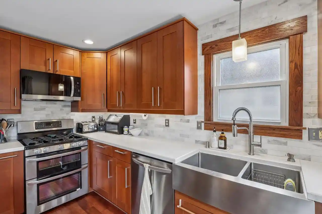 4th image of 9916 W Grantosa Dr Dr, Milwaukee, WI 53222 | MLS# 1977082