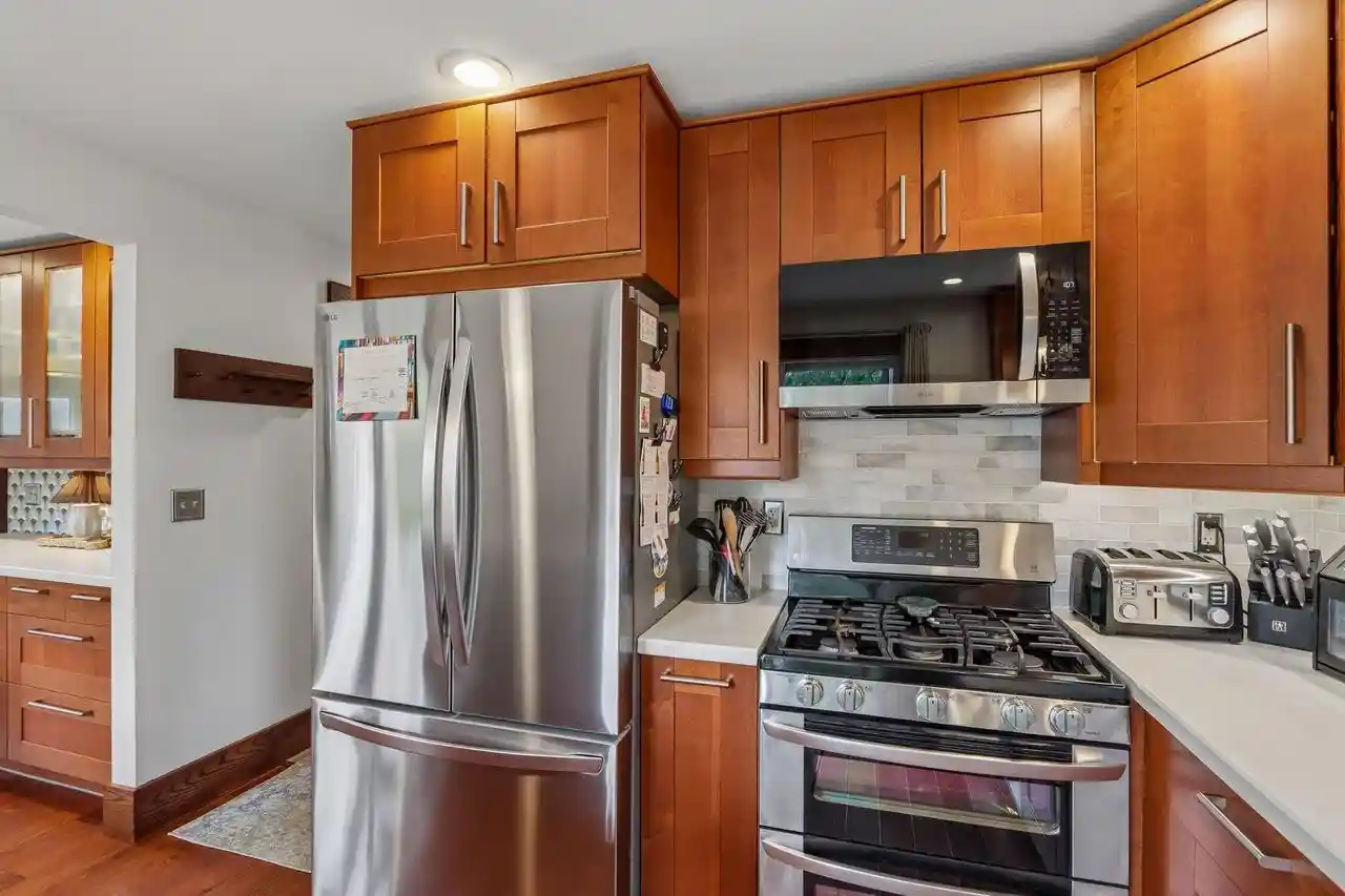 5th image of 9916 W Grantosa Dr Dr, Milwaukee, WI 53222 | MLS# 1977082
