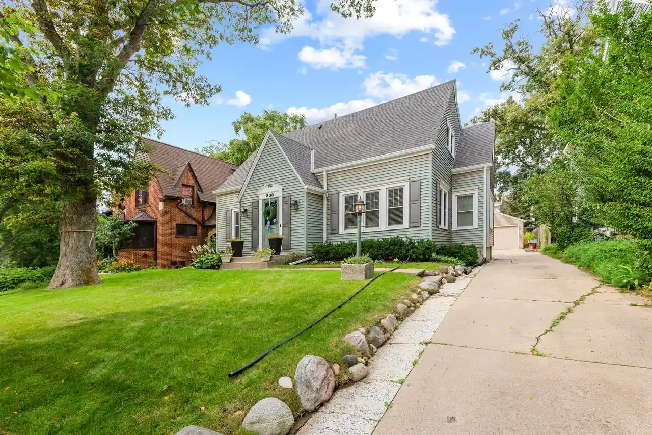Photo 1 of Single family home for sale at 808 E Lake Forest Ave, Milwaukee, WI 53217 | MLS# 1977080 | Listing updated on 2026-09-17