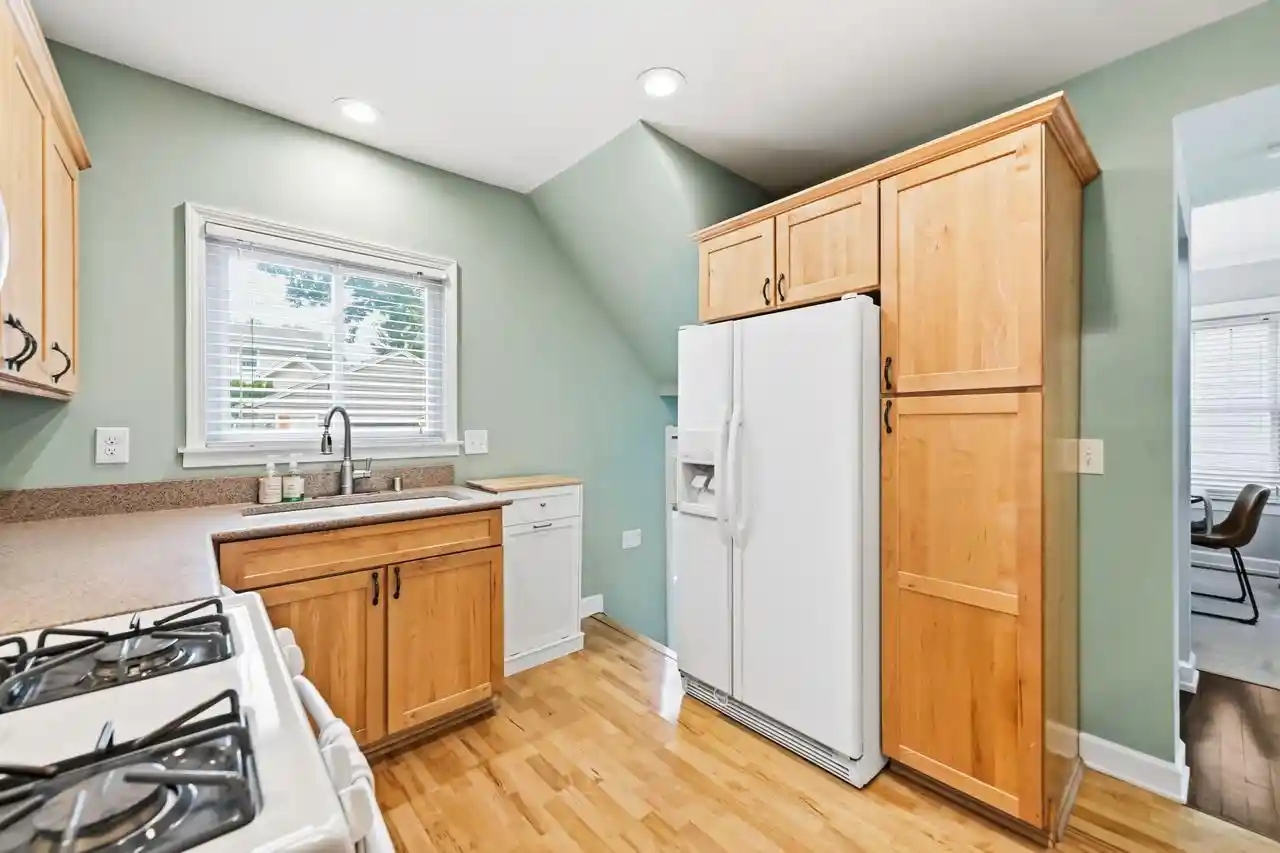Photo 3 of Single family home for sale at 808 E Lake Forest Ave, Milwaukee, WI 53217 | MLS# 1977080 | Listing updated on 2026-09-17