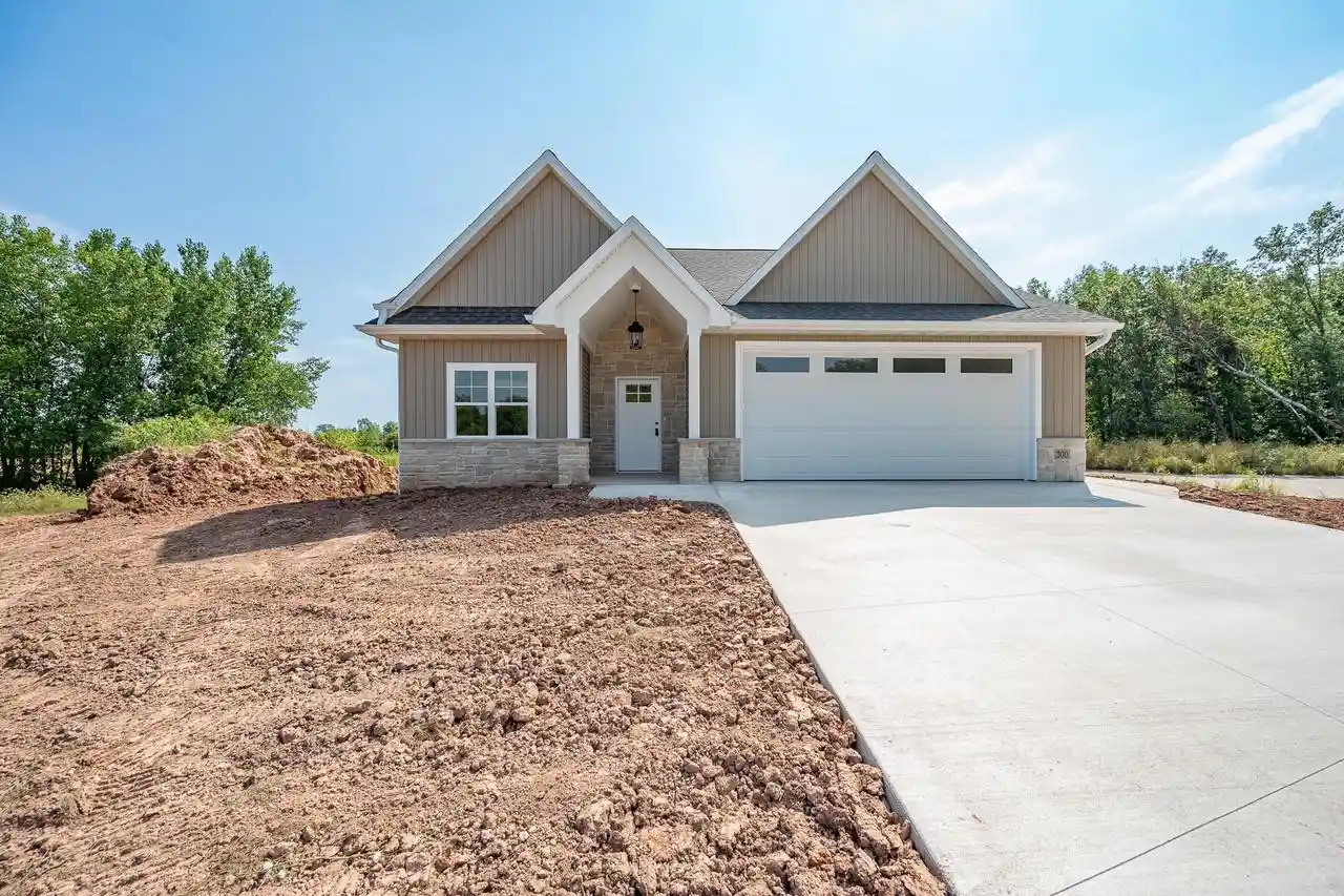 Photo 2 of Condo for sale at 300 Deer Shed Trail Trail, Green Bay, WI 54311 | MLS# 50331397 | Listing updated on 2026-09-20