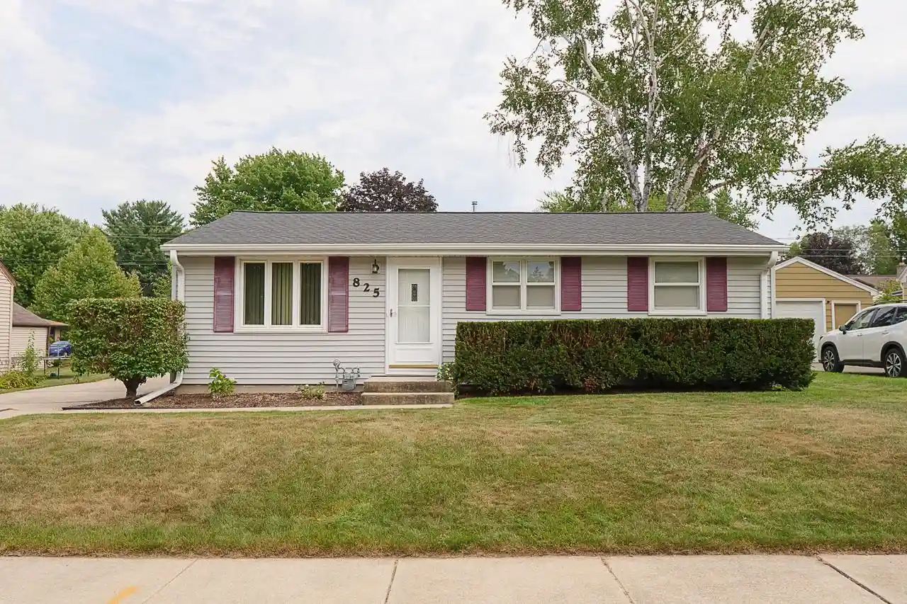 Photo 1 of Single family home for sale at 825 Stony Brook Lane Lane, Green Bay, WI 54304 | MLS# 50331400 | Listing updated on 2026-08-30