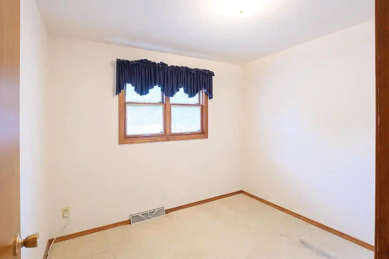 Photo 3 of Single family home for sale at 825 Stony Brook Lane Lane, Green Bay, WI 54304 | MLS# 50331400 | Listing updated on 2026-08-30