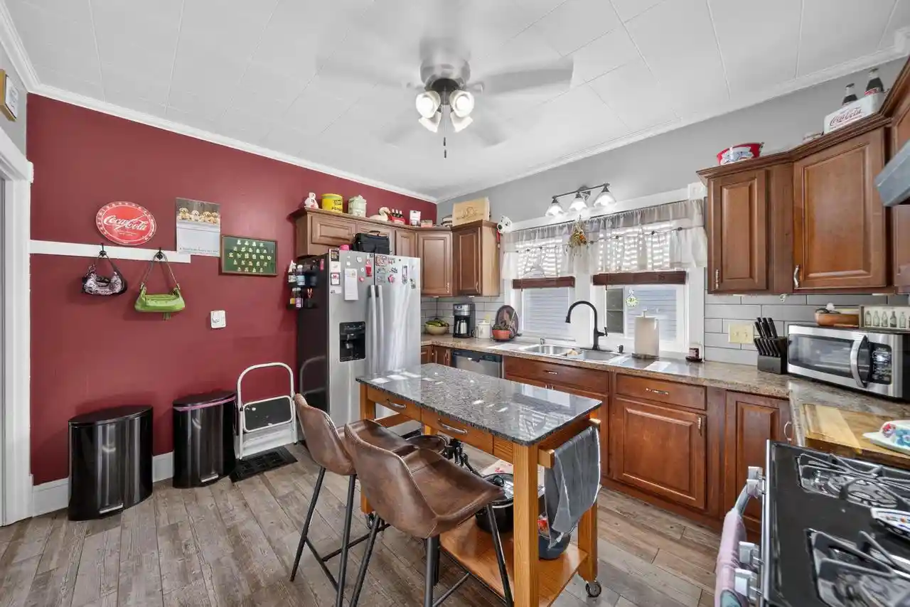 2nd image of 1208 Winnebago Avenue Avenue, Oshkosh, WI 54901 | MLS# 50331396