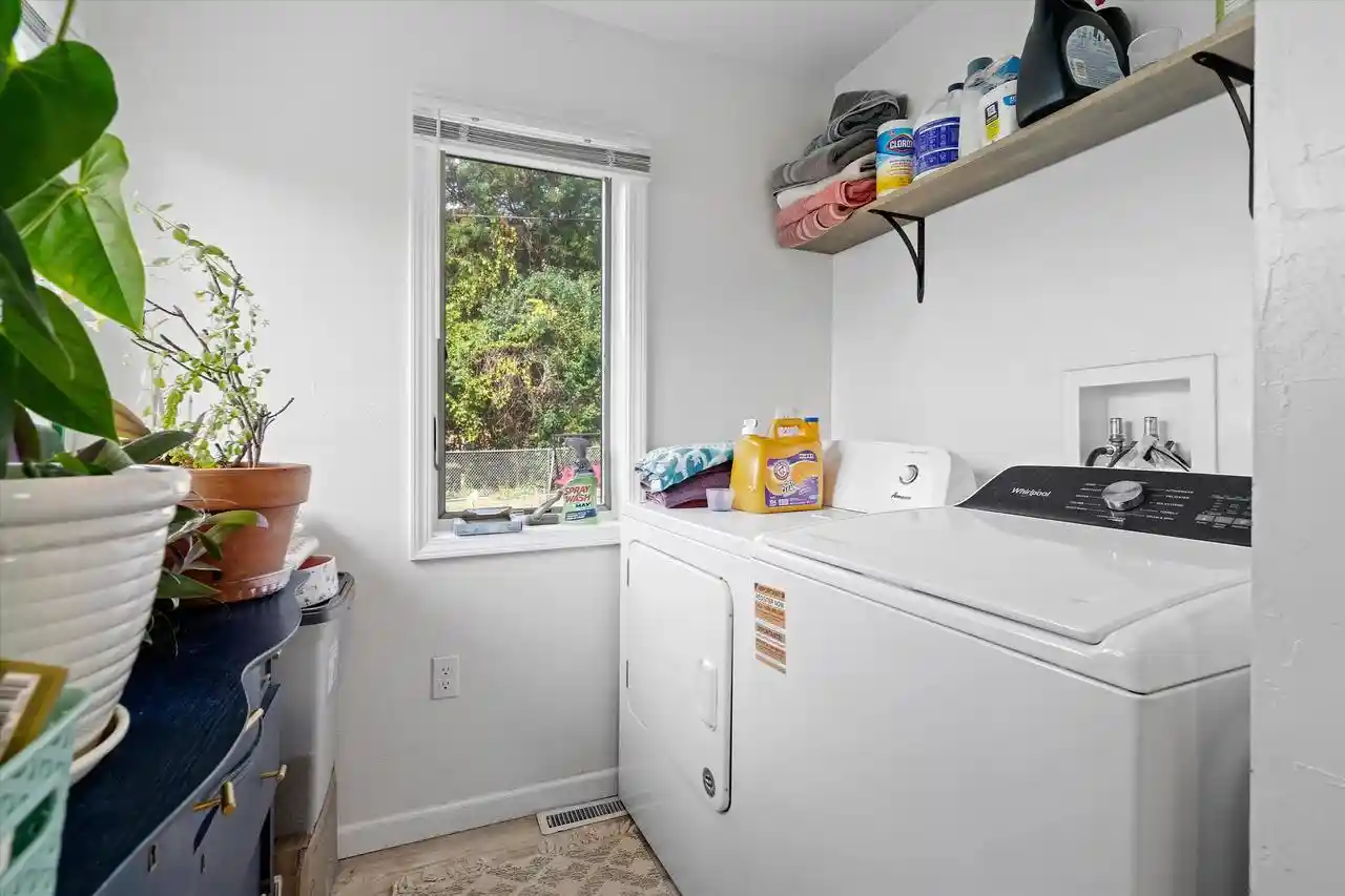 Photo 3 of Single family home for sale at 1008 Meadowview Dr Dr, Menasha, WI 54952 | MLS# 50331380 | Listing updated on 2026-09-18