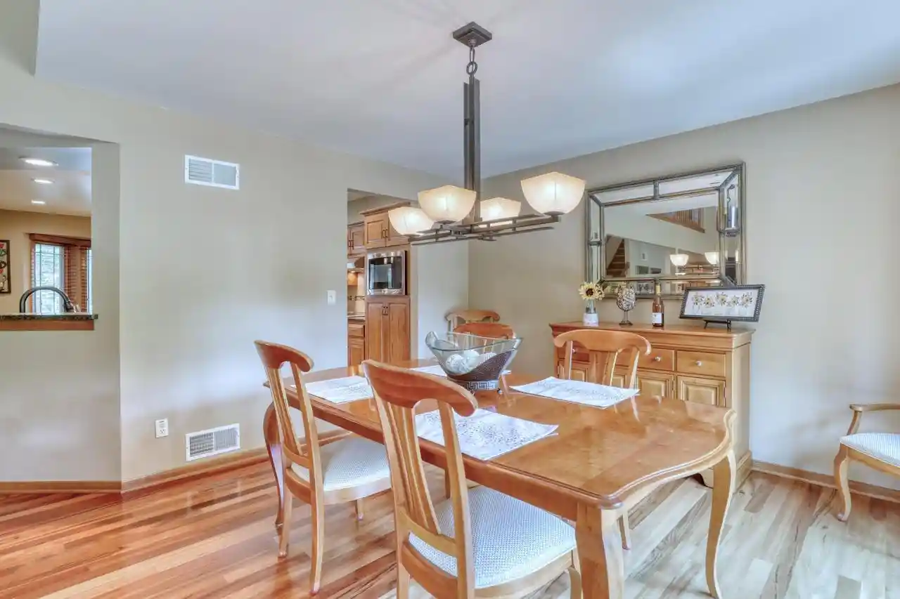 4th image of 13865 W Linfield Dr Dr, New Berlin, WI 53151 | MLS# 1977121
