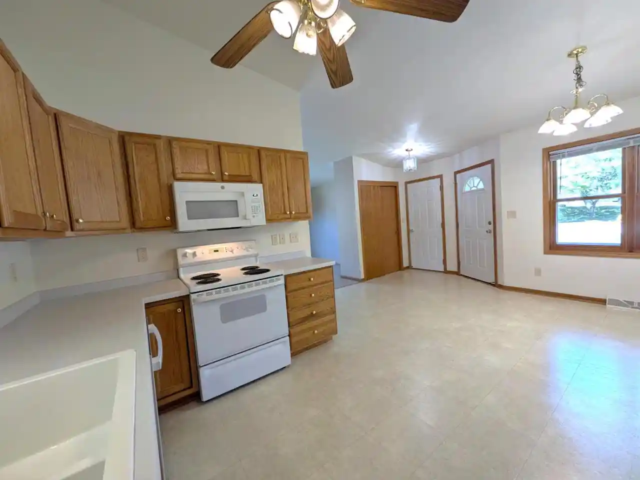 2nd image of 1109 Firethorn Dr Dr, West Bend, WI 53090