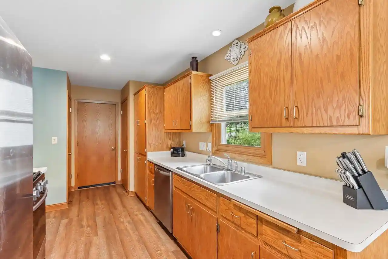 Photo 4 of Single family home for sale at 2729 Brighton Dr Dr, Waukesha, WI 53188 | MLS# 1977129 | Listing updated on 2026-09-25