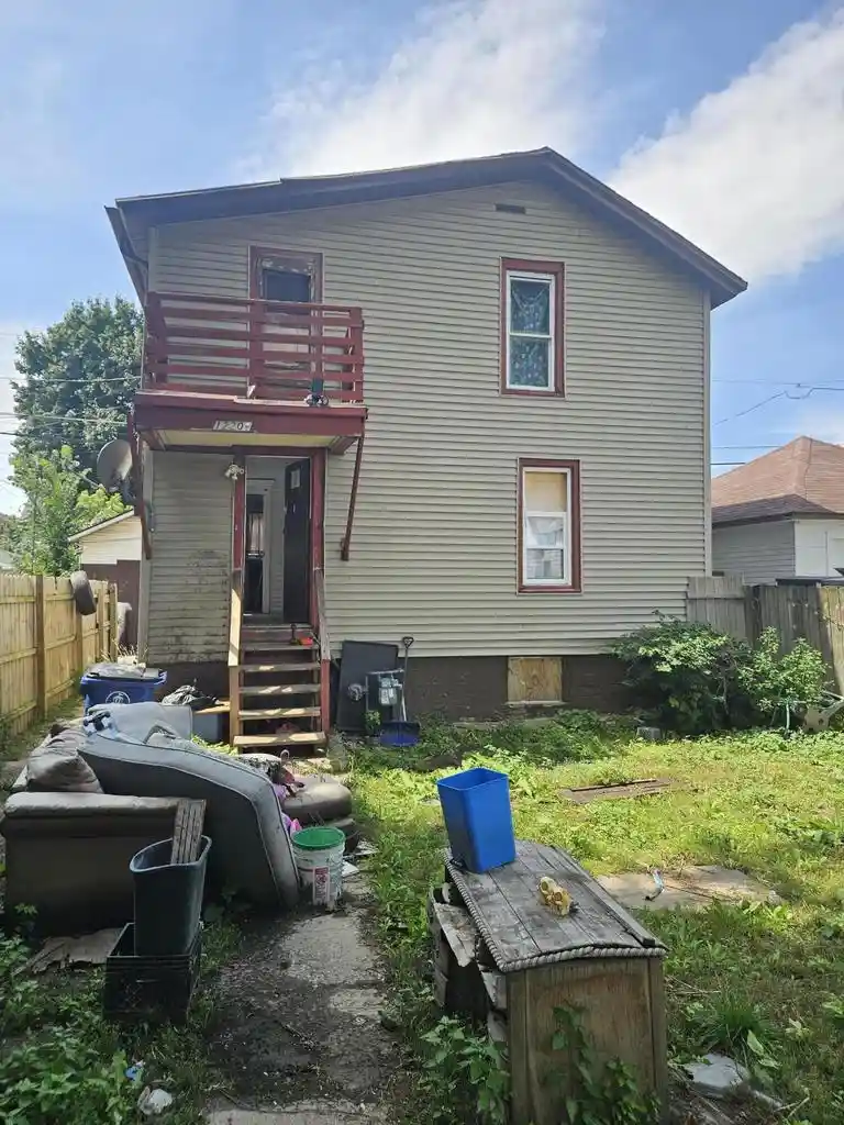 5th image of 1220 N Memorial Dr Dr, Racine, WI 53404 | MLS# 1977133