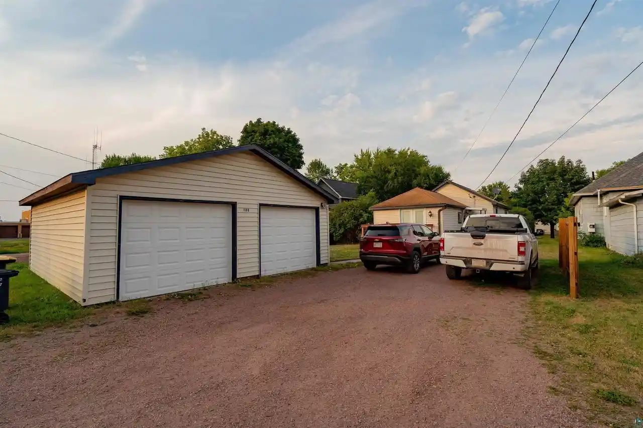 Photo 3 of Single family home for sale at 709 3rd Avenue E, Ashland, WI 54806 | MLS# 6127496 | Listing updated on 2026-09-10