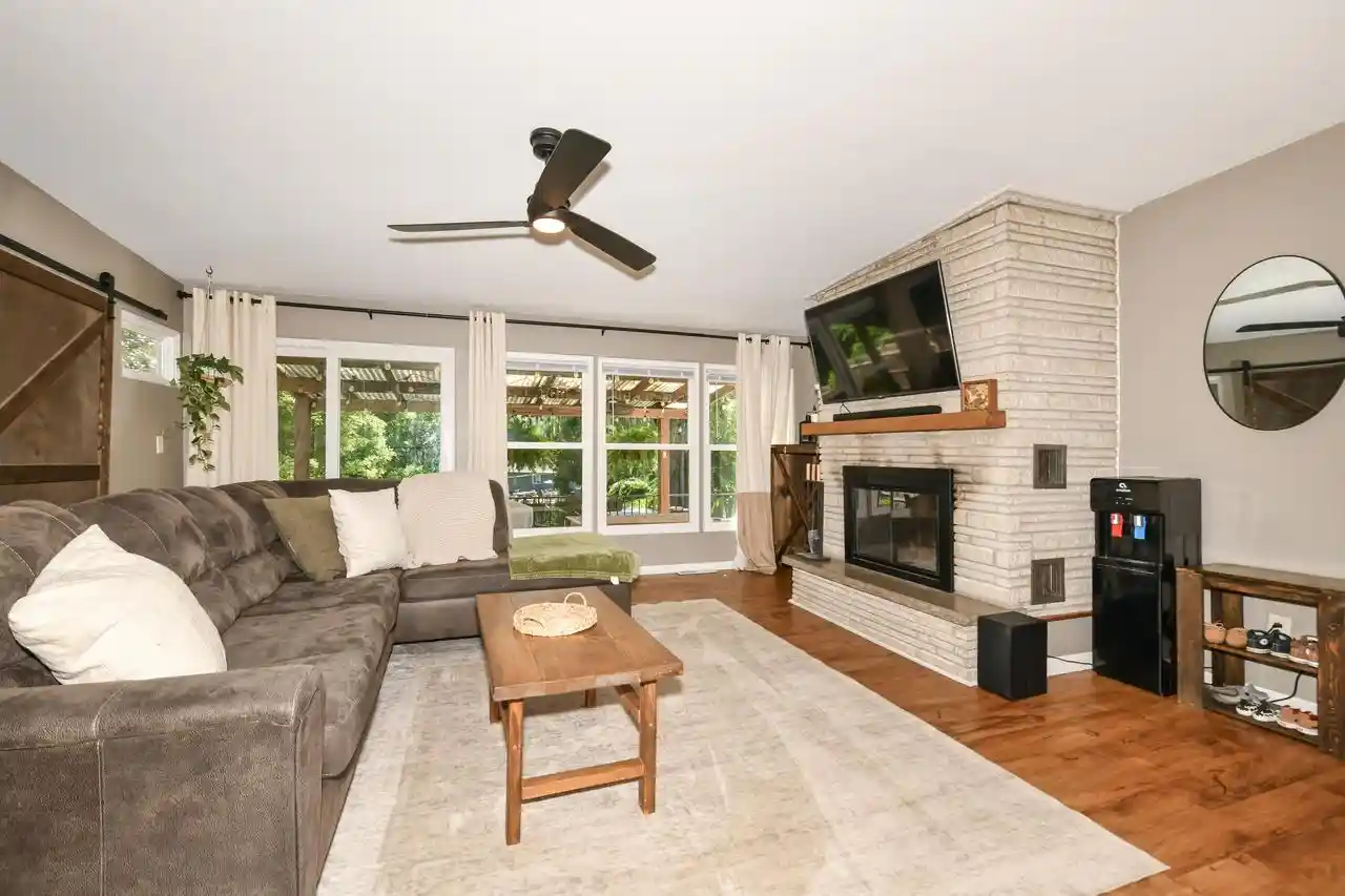 Photo 4 of Sale Pending at 633 N Hine Avenue Avenue, Waukesha, WI 53188 | MLS# 1977135 | Listing updated on 2026-08-24